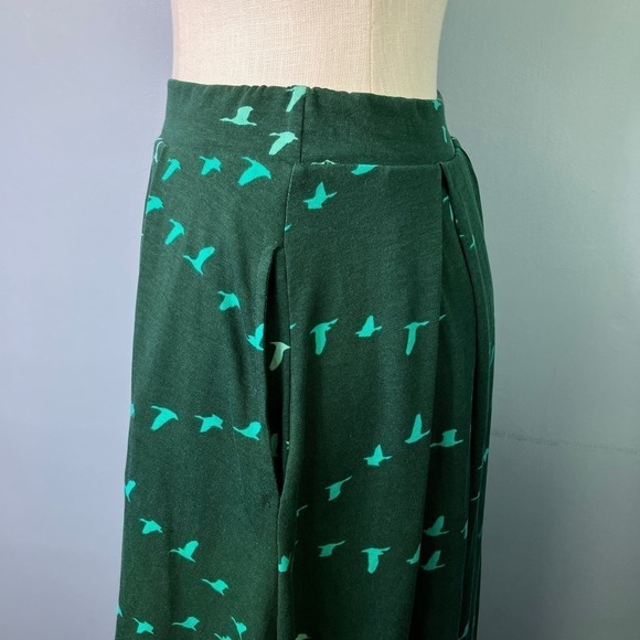 LuLaRoe Green Goose V Formation Madison Pleated Swing Skirt with Pockets Size M - Picture 5 of 12